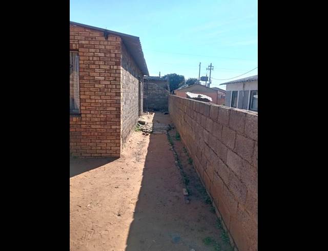 2 BEDROOM HOUSE FOR SALE IN TSHEPISONG